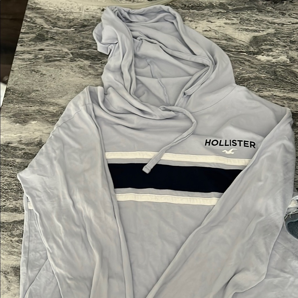 Hollister Gray Sweater with Classic Design